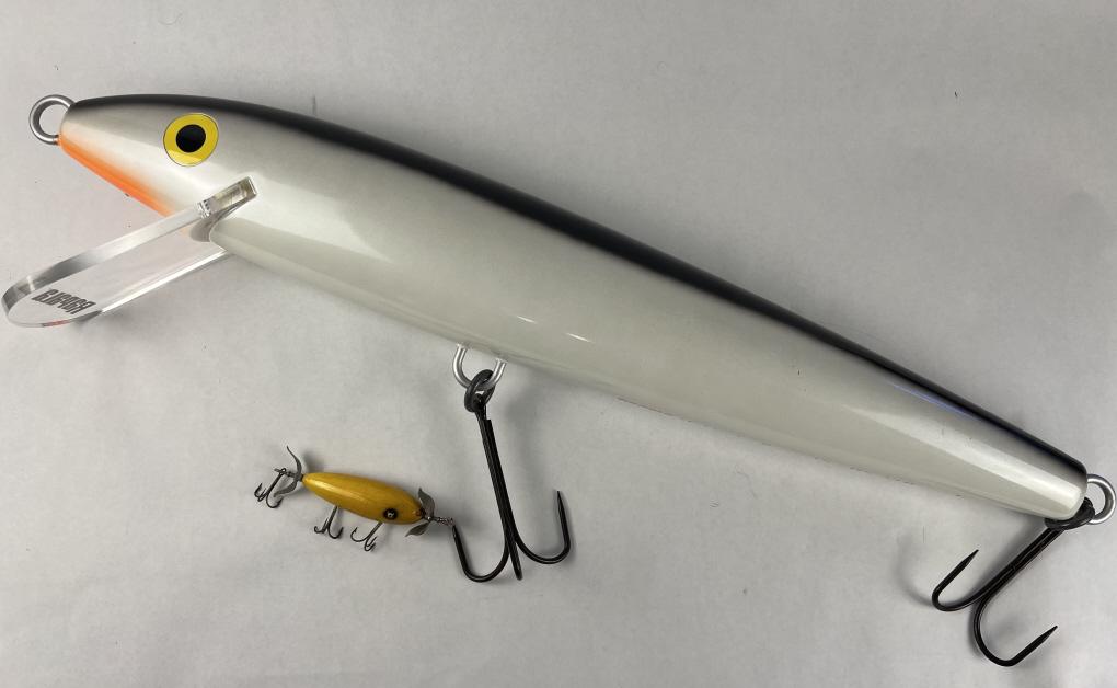 Oversized Rapala fishing lure (1 of 4)