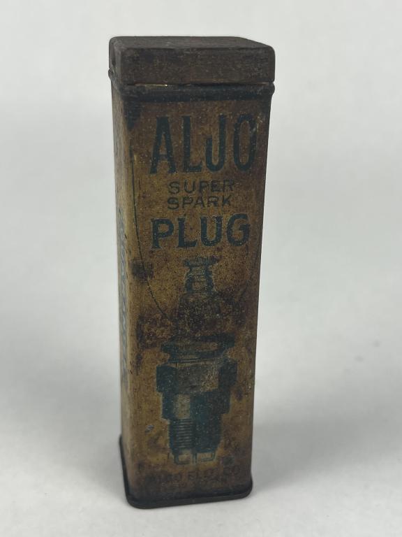 Tin litho antique spark plug: Tin box with lithography and spark plug. Aljo super Spark plug. Condition: As shown. Dimensions: H 4.5" x W 1.25"