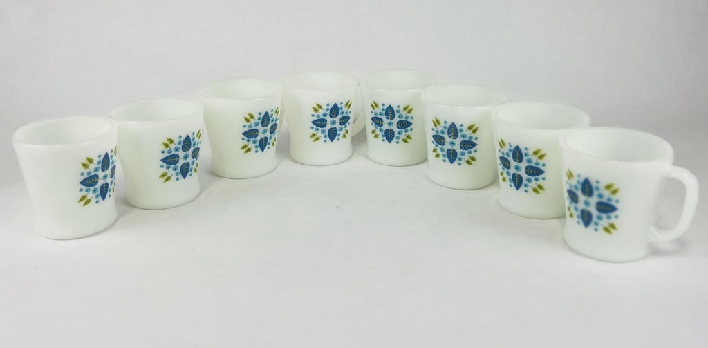 Vintage Pyrex mugs: (8) Pyrex style? mugs, nice green and blue design. Condition: Used, minor signs.