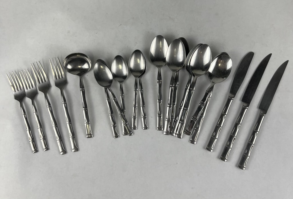 Bamboo stainless flatware: 21 pieces, marked "Cellar". Condition: Used, scratching.