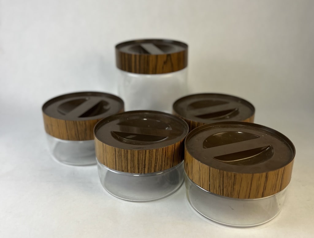 Pyrex Canister set (1 of 5)