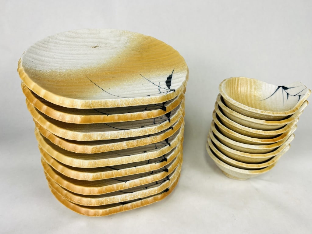 Mid-Century Japanese style lunch plates (1 of 6)