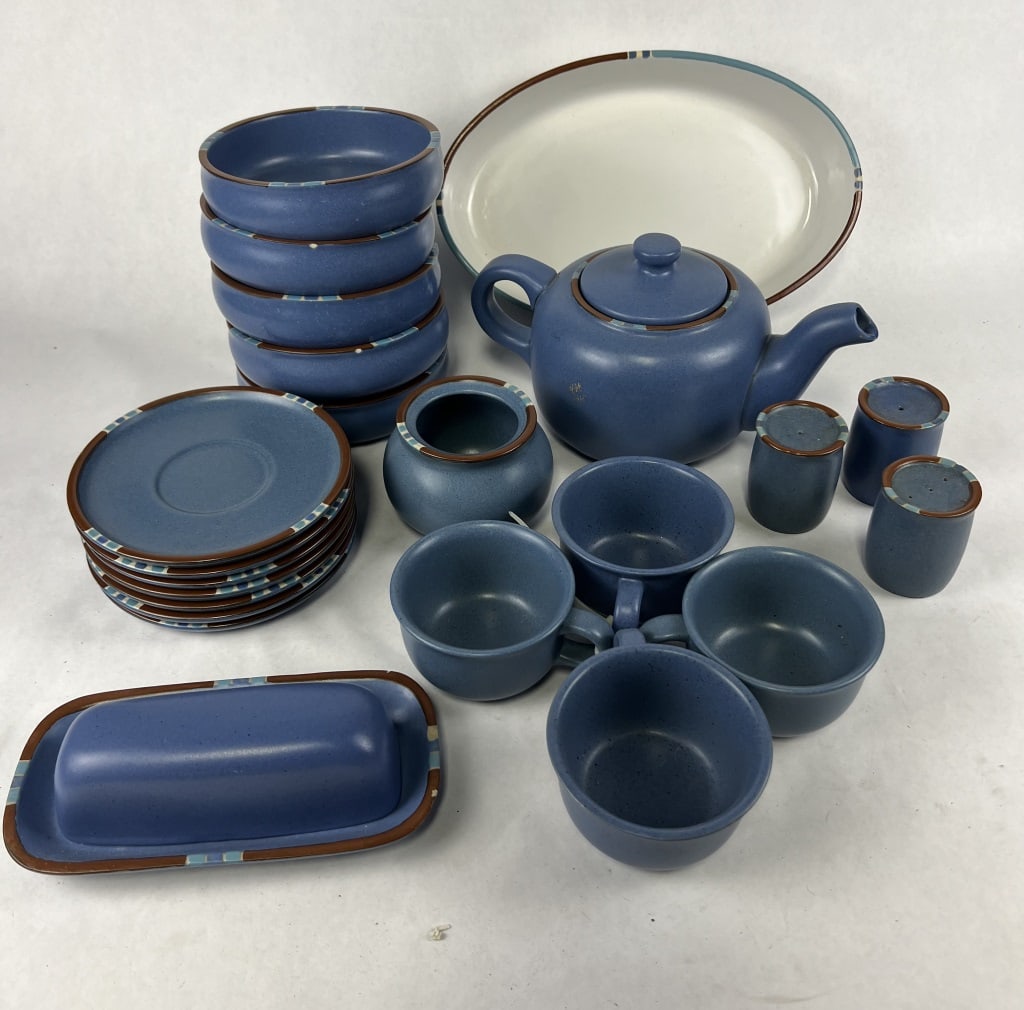 Dansk Mesa dinnerware: (28) pieces, including one opposing colored oval dish. Dimensiosn: Serving dish: L 13" x W 8.25" Condition: Used, minor occasional, edge chips, some variation to color.