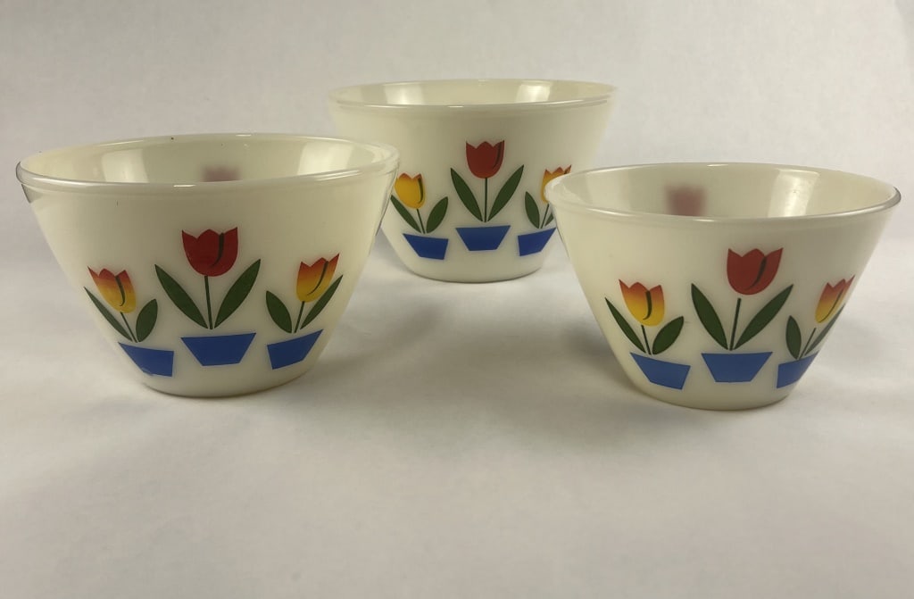 Fire King tulip nesting bowls (1 of 7)
