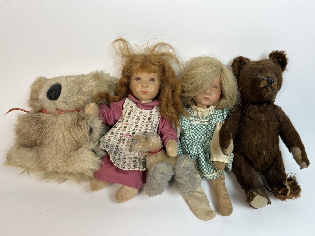 Antique dolls and stuffed animals (1 of 15)