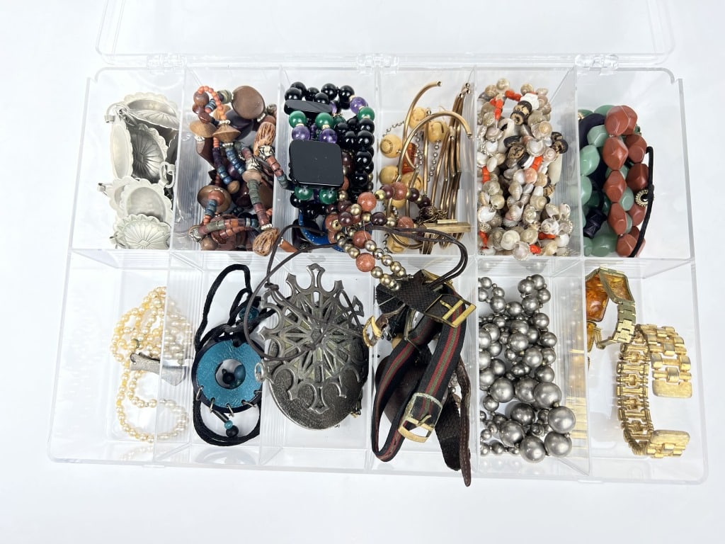 Costume jewelry grouping (1 of 14)