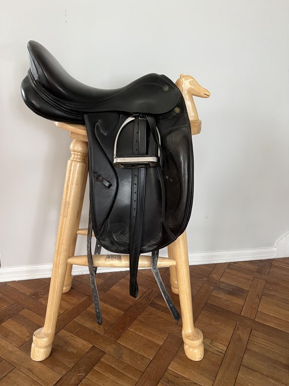 Prestige Optimax Saddle: Optimax Numbered 17328060707D1. Dimensions: H 36" x W 20" x D 16" Condition: Used, normal signs of light use.