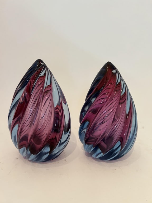Italian art glass bookends: Nice, Mid-Century Italian art glass sculptural book ends. Unsigned. Dimensions: H 7" x W 5" Condition: Chip to tip of one. qq` 160