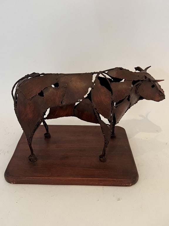 Metal bull sculpture (1 of 5)