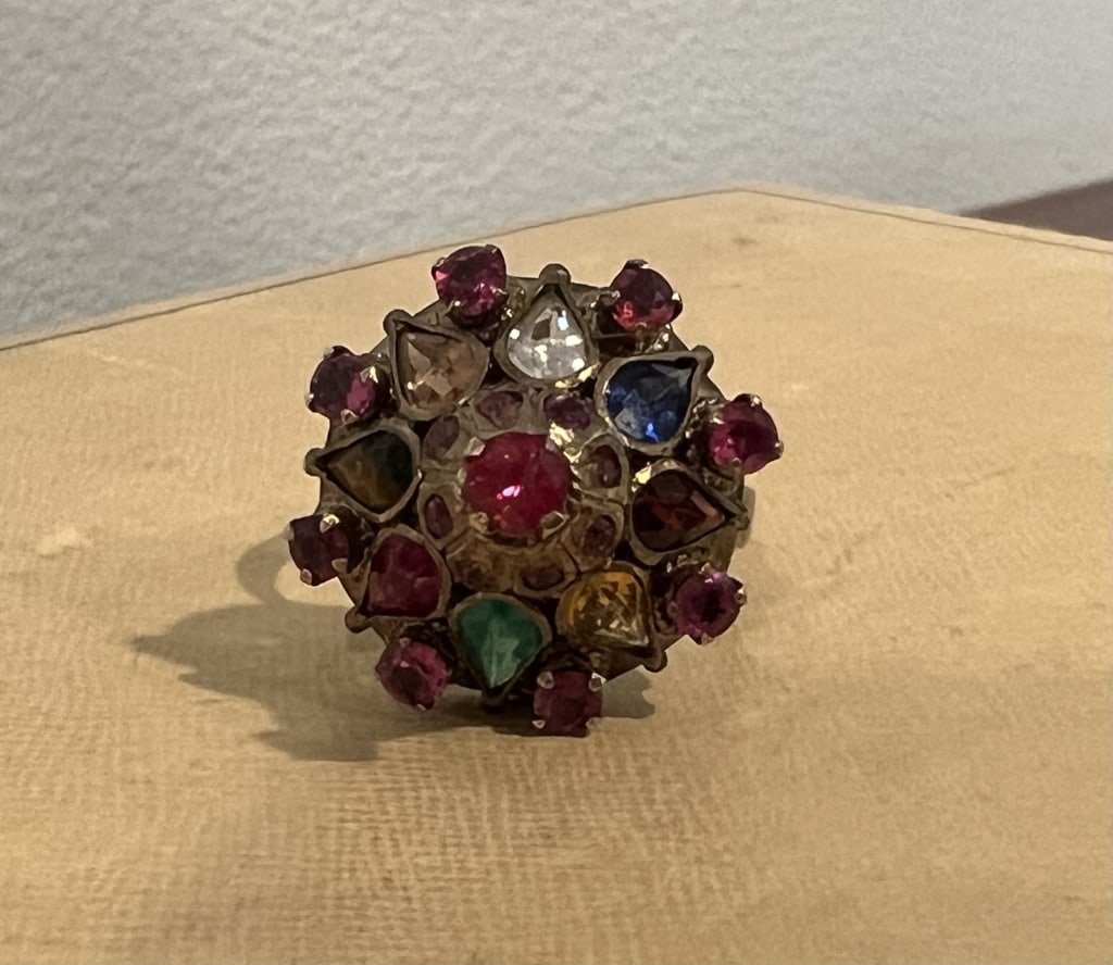 Antique gold and gemstone ring (1 of 3)