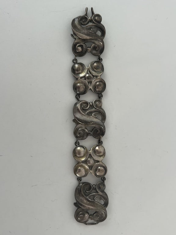 Antique Tiffany and Co sterling bracelet (1 of 8)