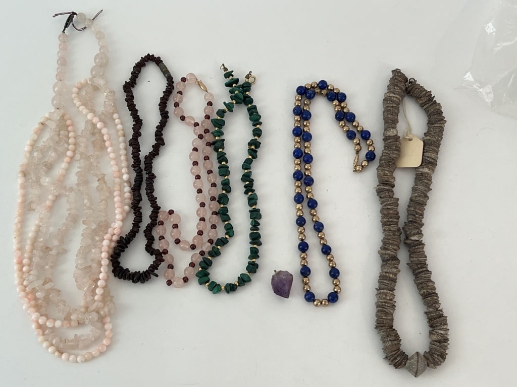 Vintage stone and shell jewelry (1 of 4)