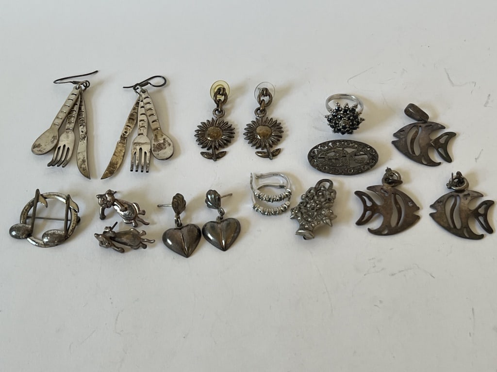 Small grouping of sterling silver jewelry (1 of 5)