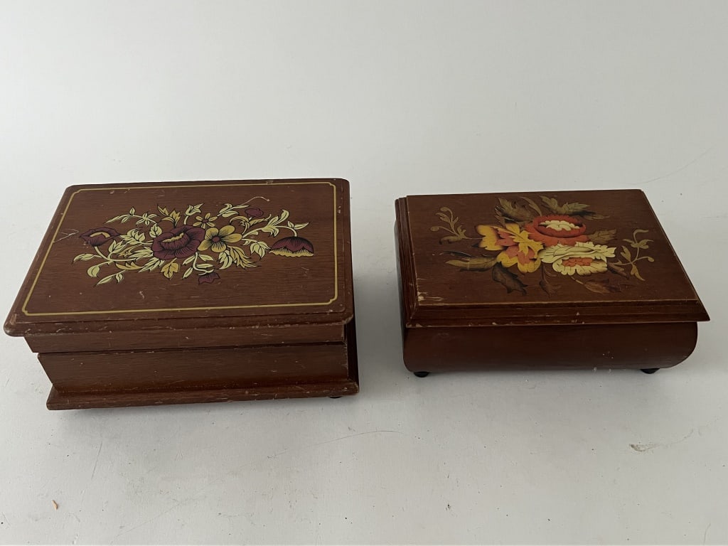 (2) Music boxes with flowers (1 of 9)