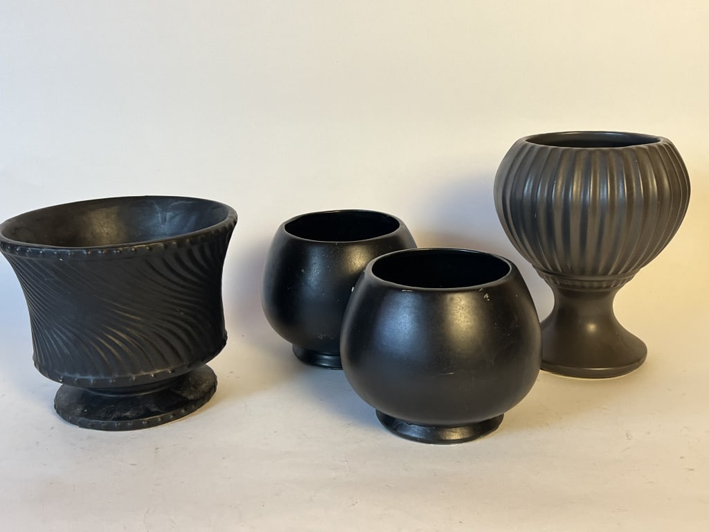 (4) McCoy black planters (1 of 12)