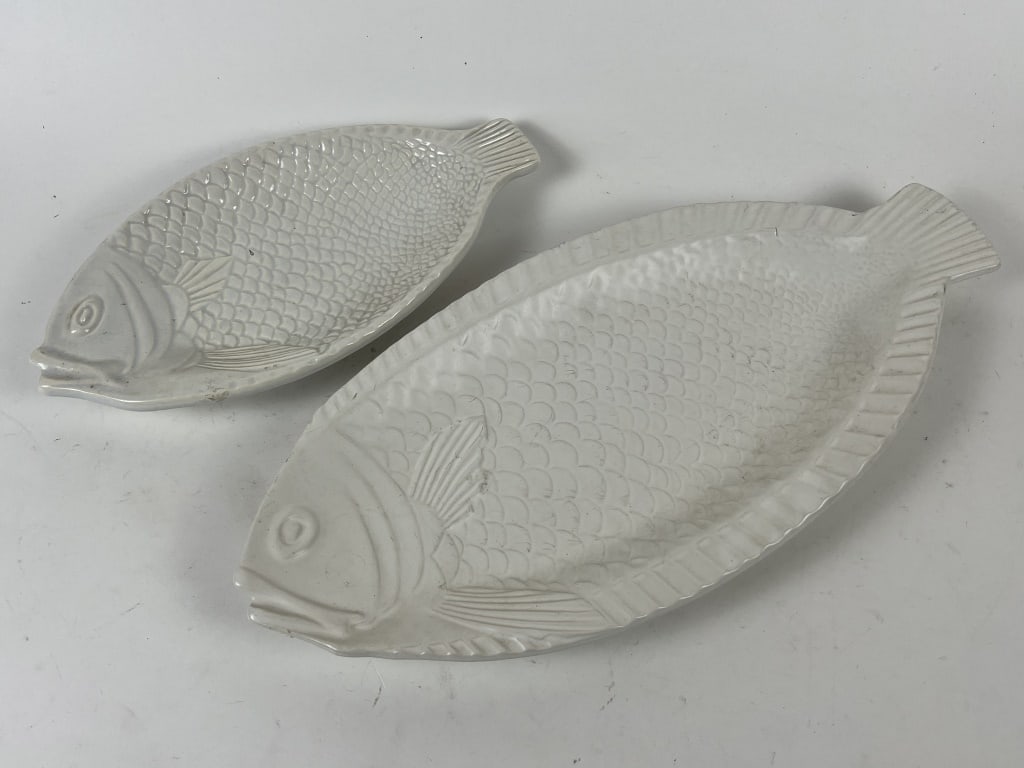 (2) McCoy Pottery fish platters (1 of 3)