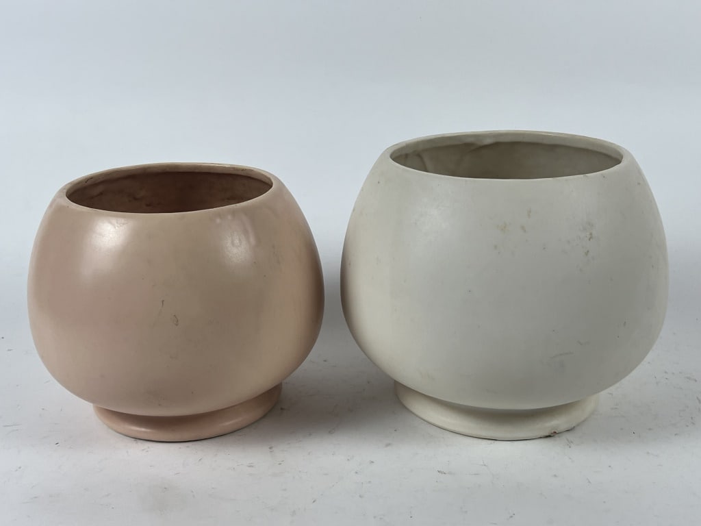 (2) McCoy round planters (1 of 5)