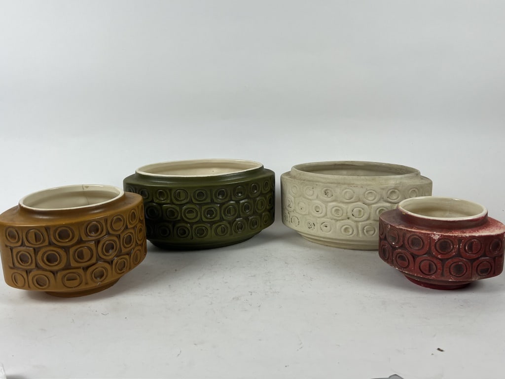 (4) McCoy Scandia planters (1 of 6)