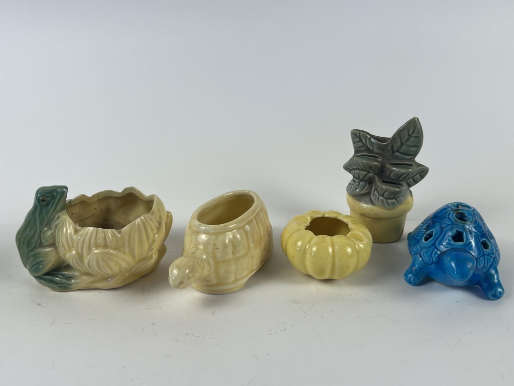 McCoy Miniature planter grouping- turtle, frog, et (1 of 9)
