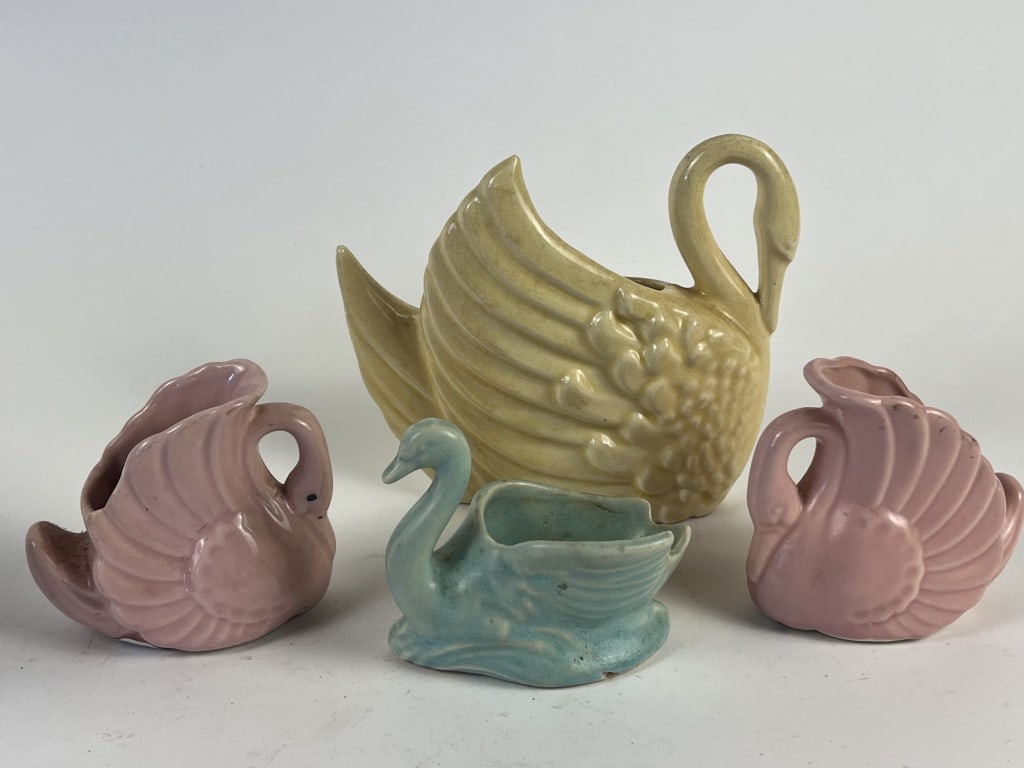 (4) McCoy style swan planters (1 of 8)