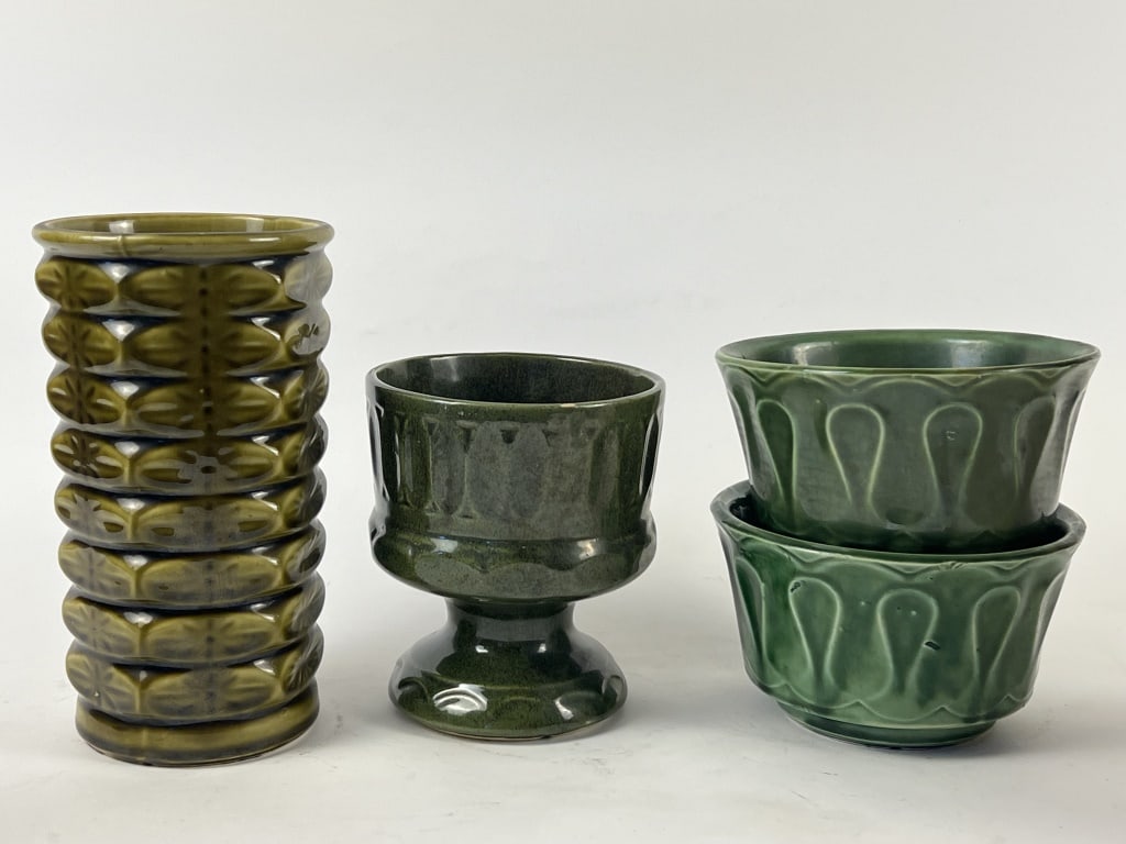 (4) McCoy Floraline vases and planters- green (1 of 7)