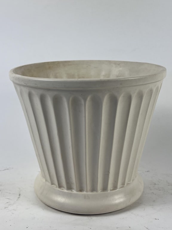 Large McCoy Floraline planter (1 of 4)