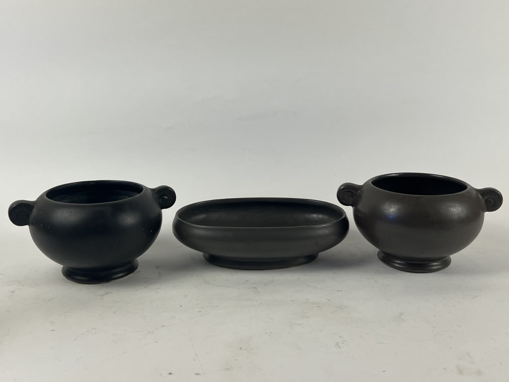 (3) Black gunmetal McCoy Floraline vases: Slight differences in color. Dimensions: Urn: H 4" x W 7.5" Condition: A minor edge chip.