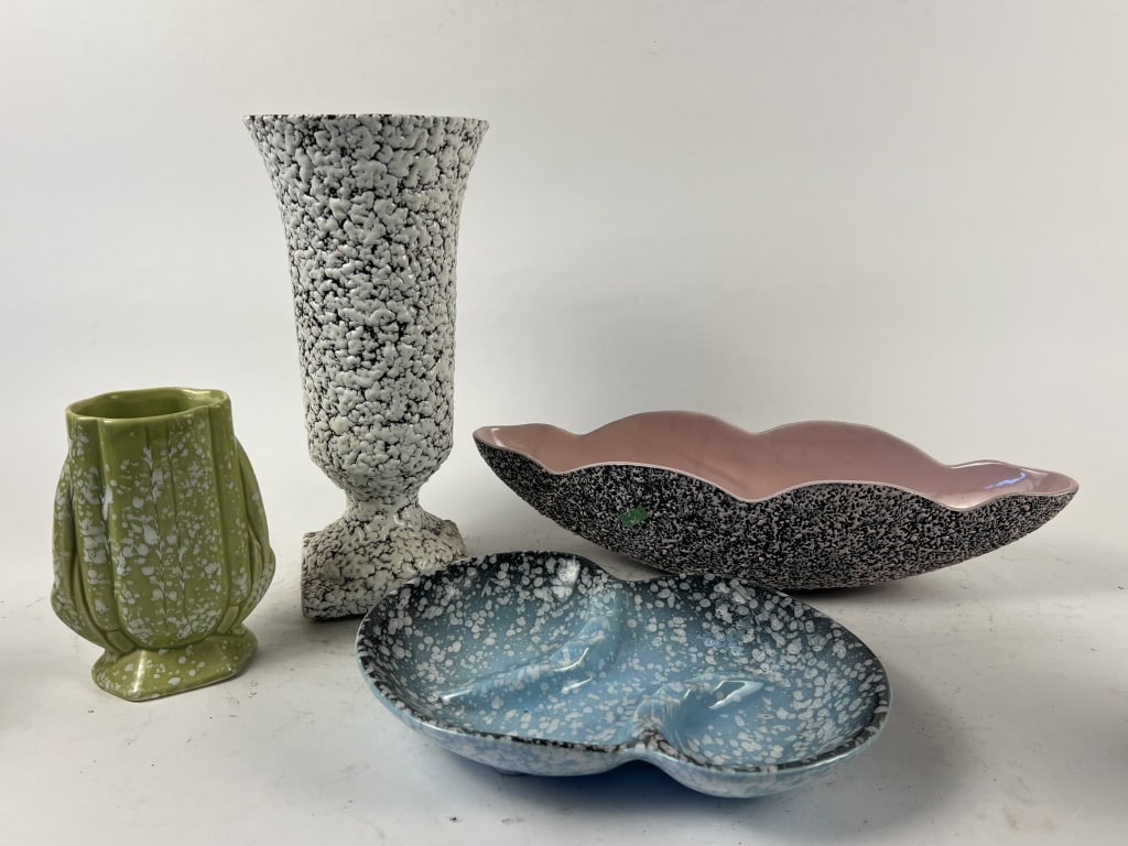 (4) American art pottery Mid-Century vases: Lava glaze and splatter ware. Kenwood, USA, Haeger, etc. Dimnsions: Pink and black :H 3.5" x L 15" Condition: All presenting nicely with only minor signs of age.