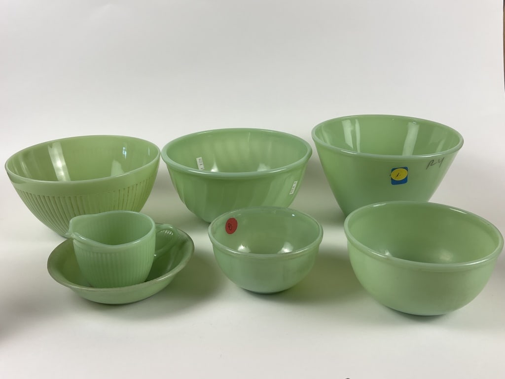 Fire-King Jadeite grouping incl. bowls (1 of 14)