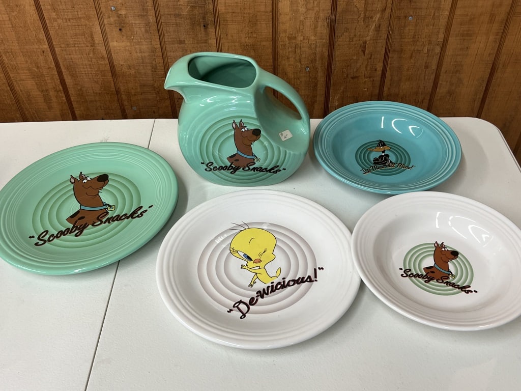 Warner Bros Fiesta ware grouping (1 of 6)