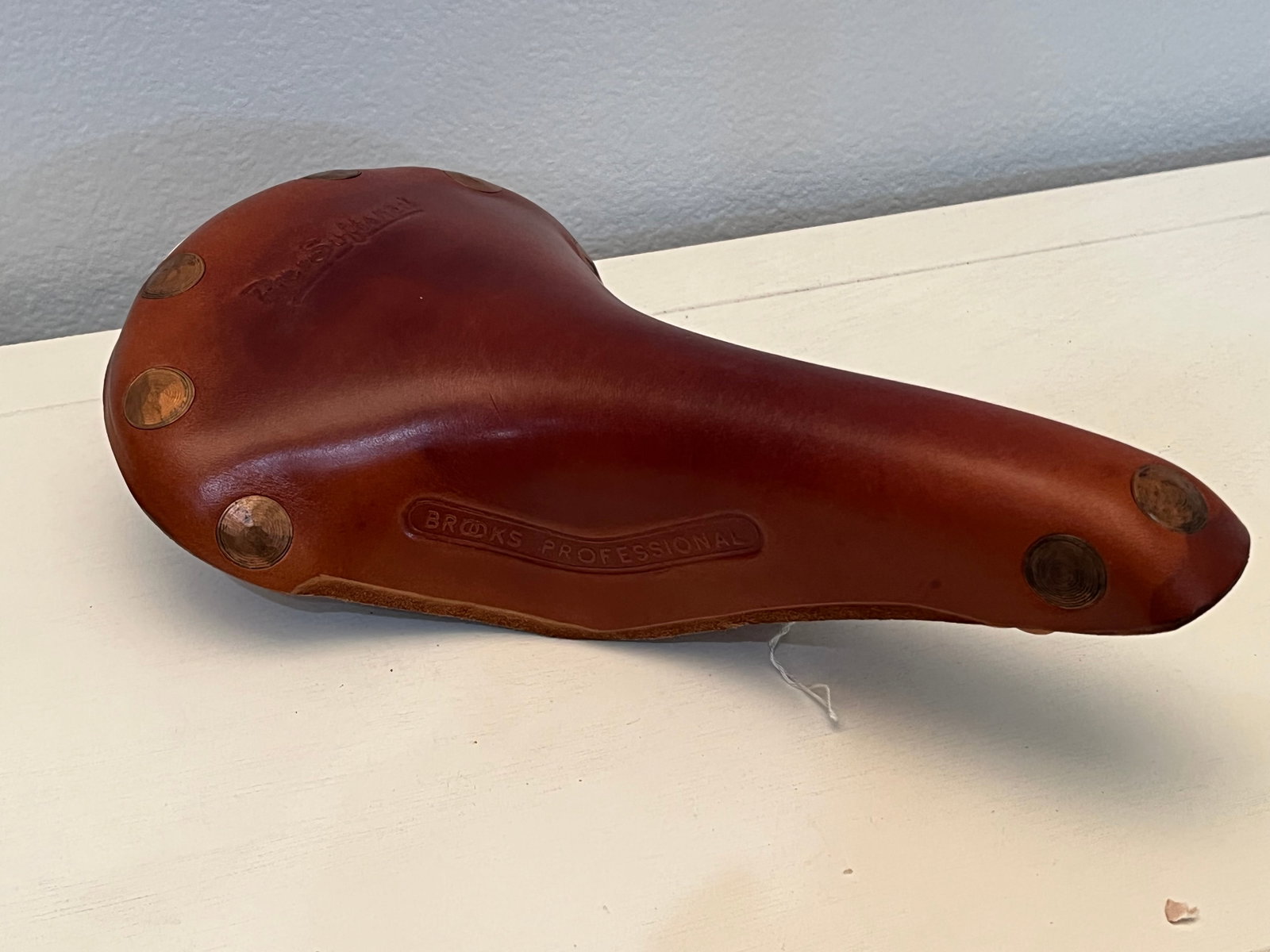 Brooks Saddle seat: Leather, marked 9B9 Made in England. Showing light signs of handling.
