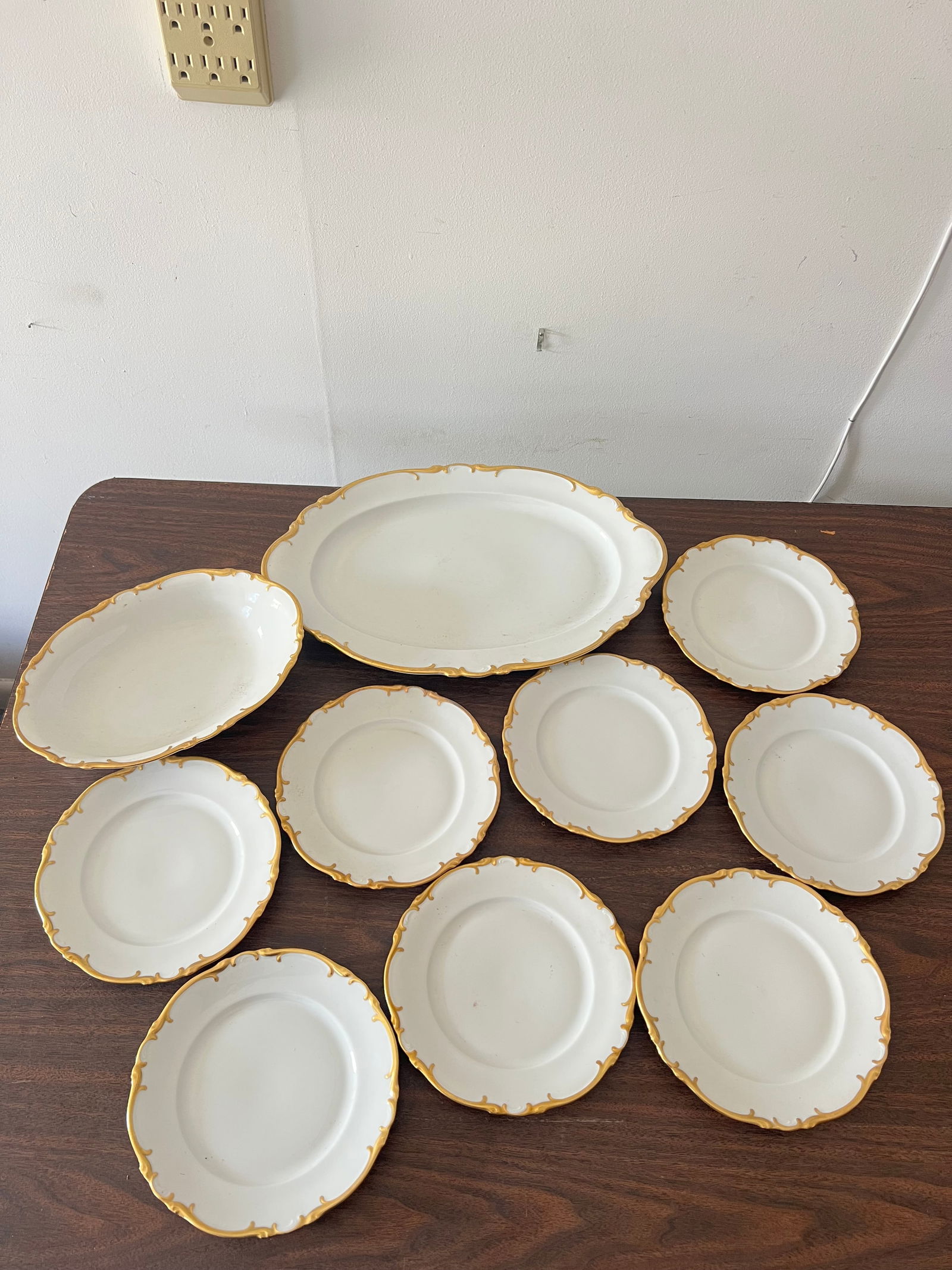 H & C Selb Bavaria Heinrich gold rimmed service (1 of 9)