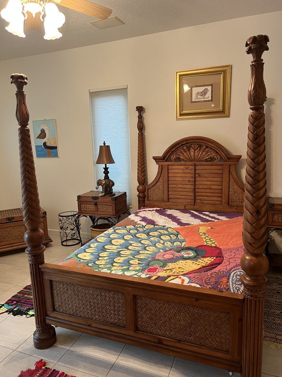 Tommy Bahama Style Palm 4 Post Bed: Tropical design bed, Tommy Bahama or Bombay style. Queen. Dimensions: H 83" Lightly used. Low Estimate: 200.00 High Estimate: 400.00