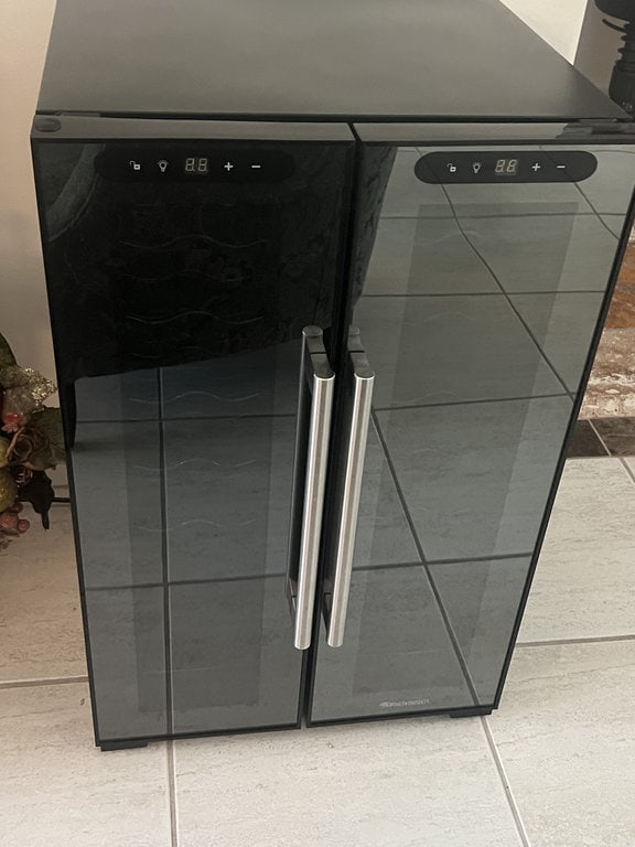 Wine Enthusiast Wine Cooler: Dimensions: H 31" x W 20" x D 18" Working, presenting well. Low Estimate: 50.00 High Estimate: 150.00