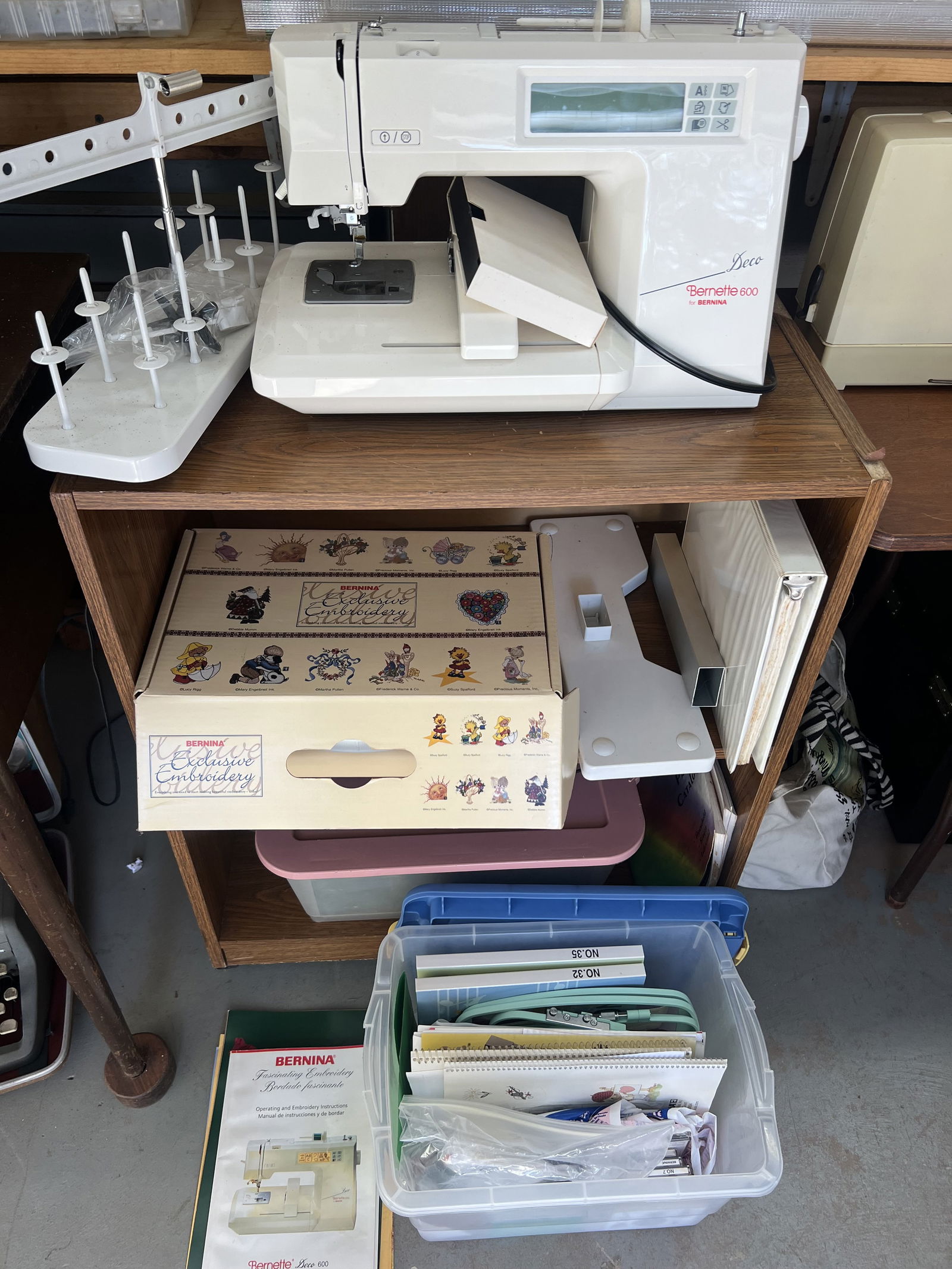 Bernadette Deco 600 by Bernina Enbroidery Machine (1 of 12)