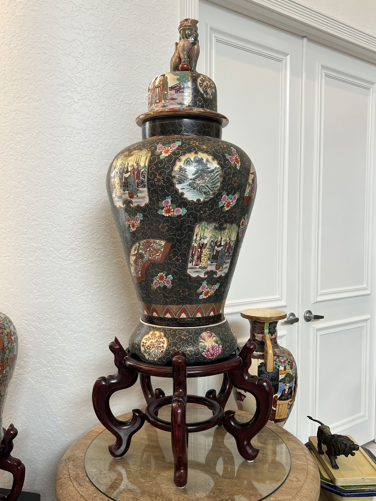 Large Chinese Temple Jar (1 of 7)