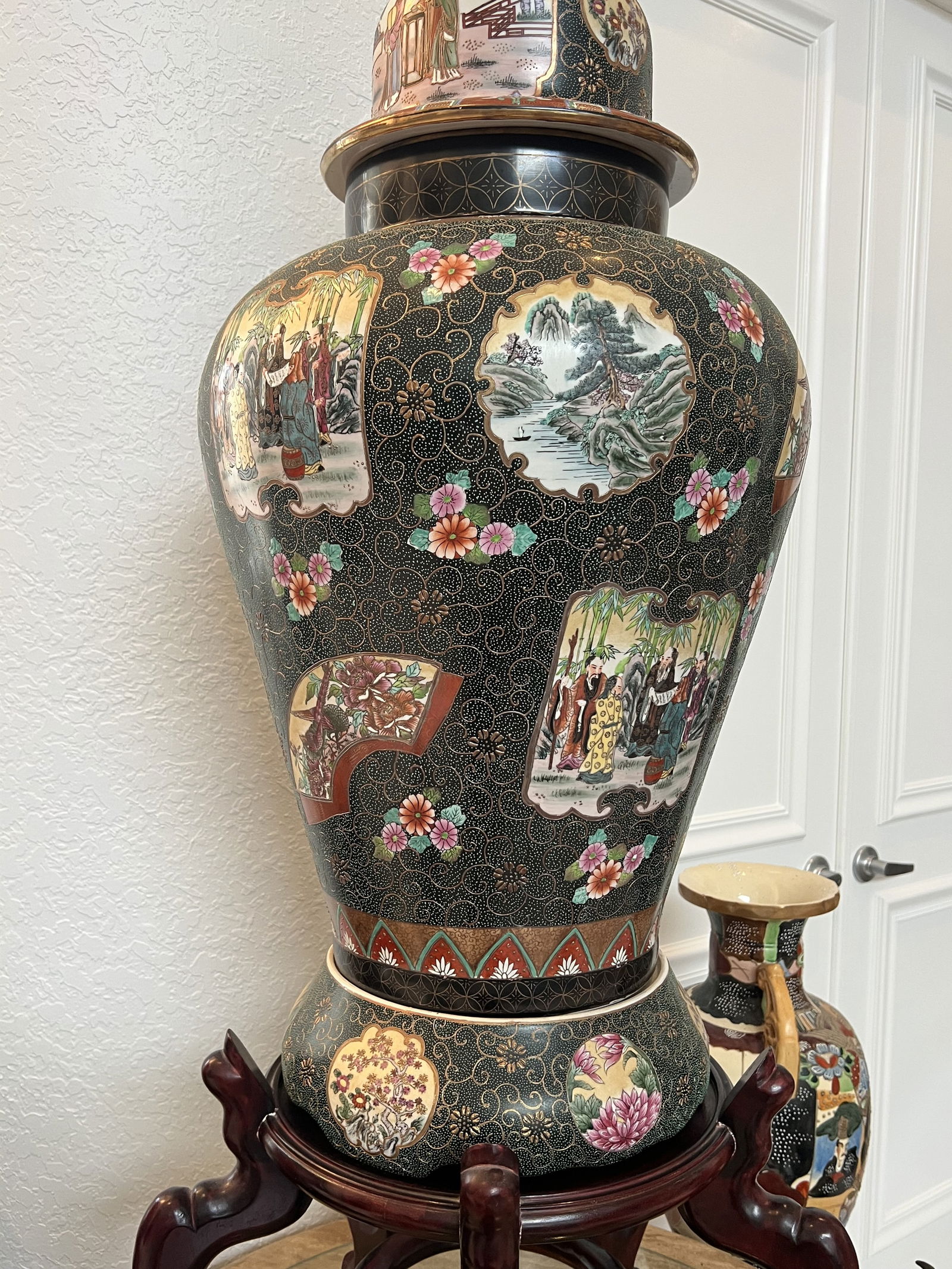 Large Chinese Temple Jar - 4