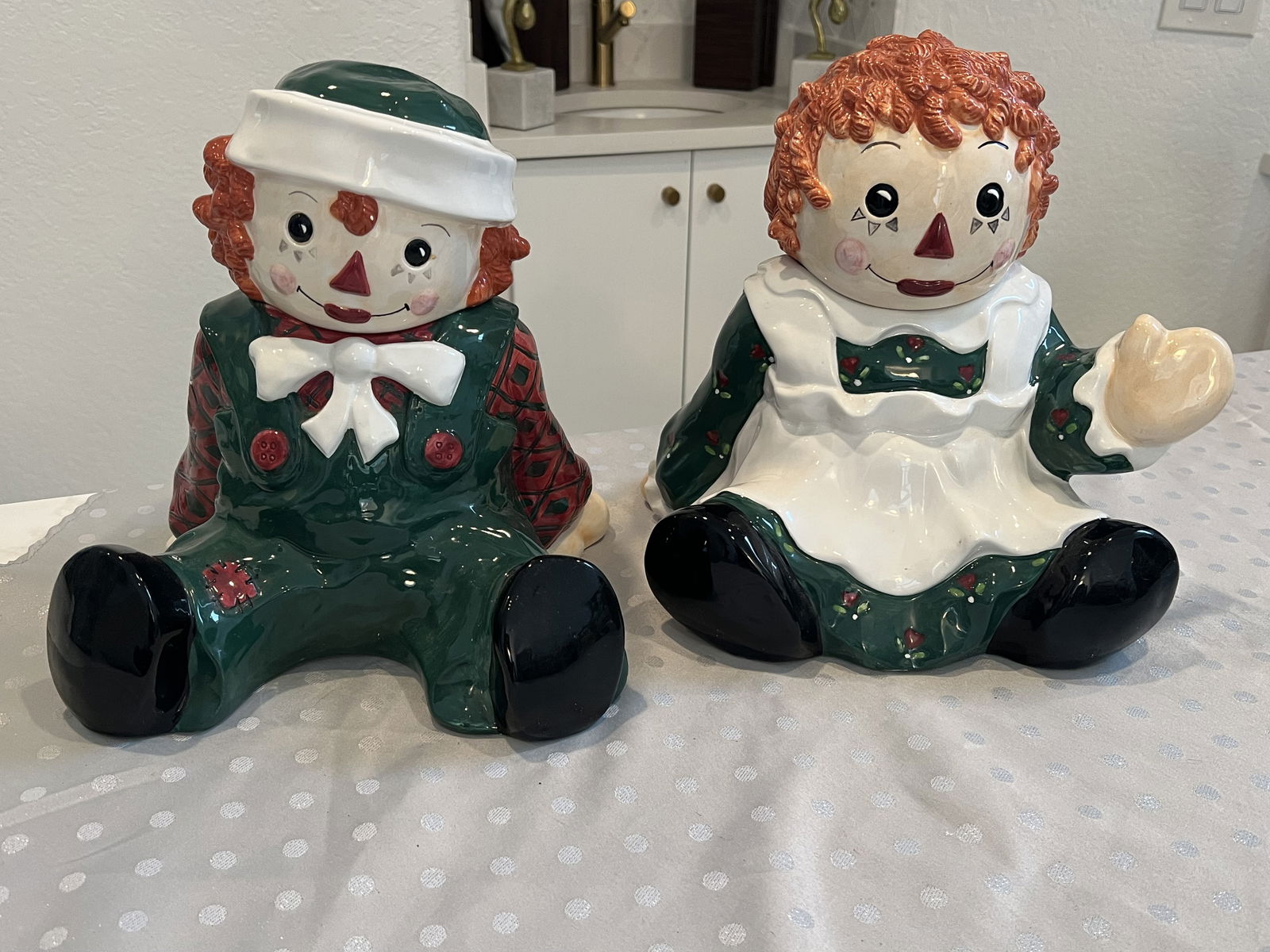 (2) Sakura Raggety Ann & Andy Cookie Jars: A coordinating pair of cookie jars, 1998 vintage. Dimensions: H 11" x W 10" Condition: Very minor blemishes, some age crazing. High Estimate: 200Low Estimate: 100