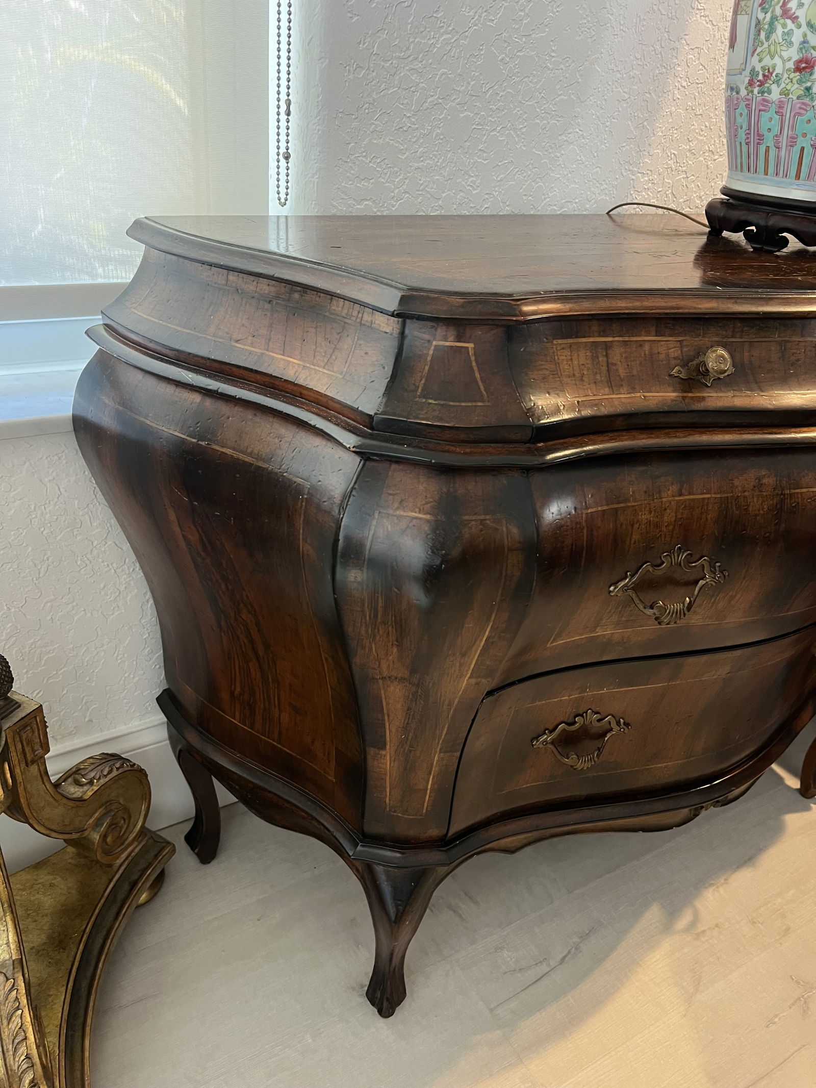 Pair of Italian Bombe Bombay Chests - 2