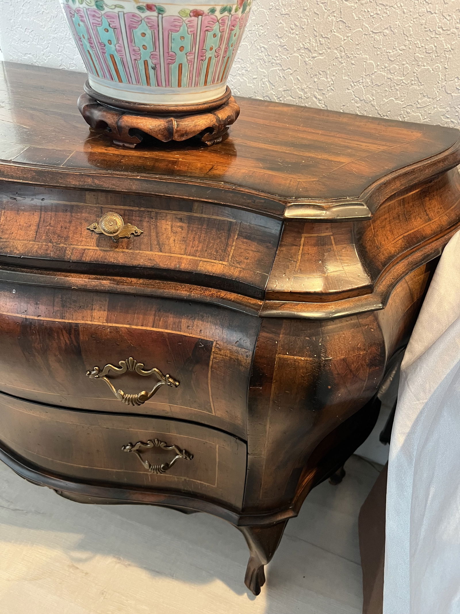 Pair of Italian Bombe Bombay Chests - 3