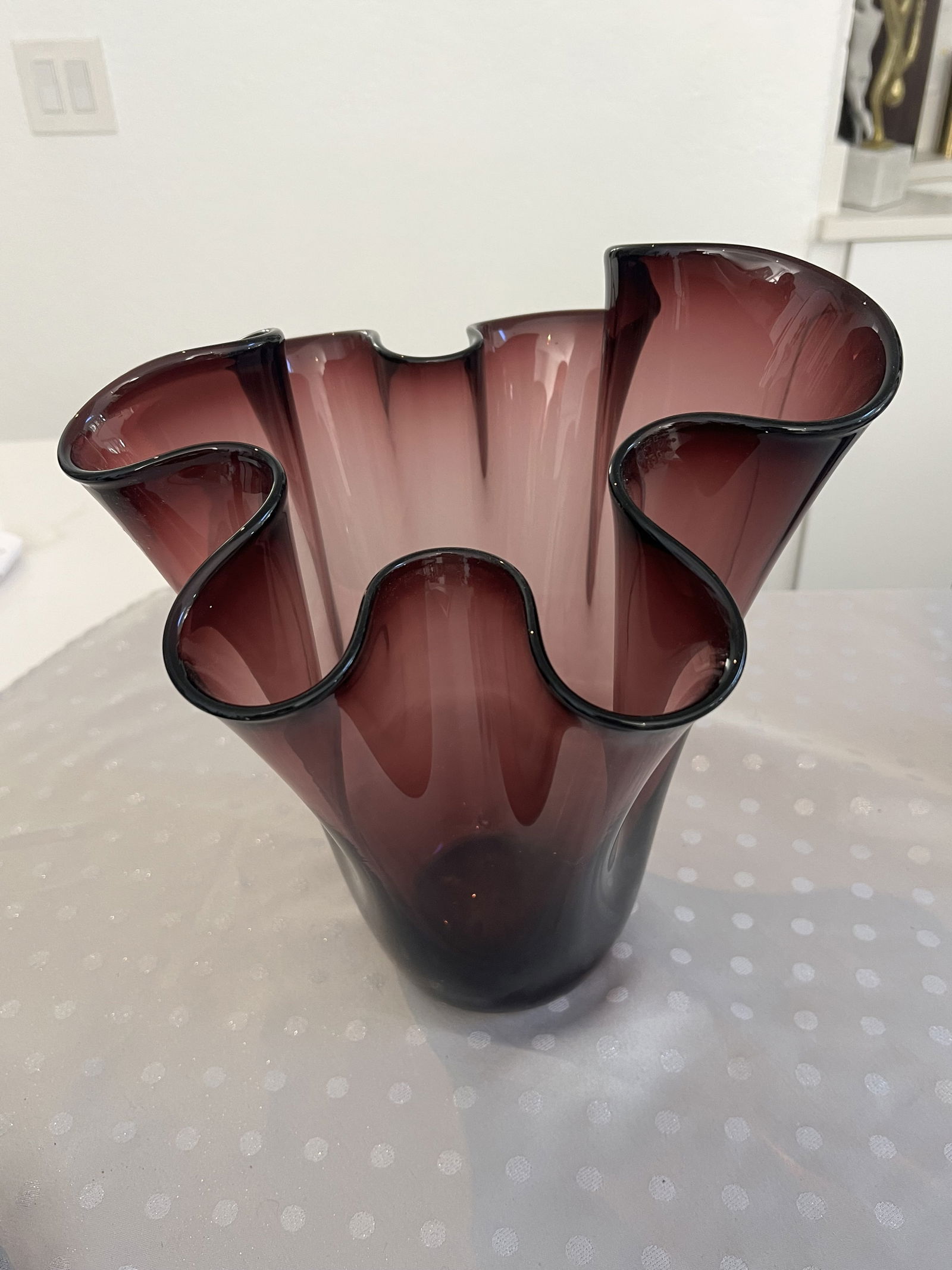 Large Art Glass Hankerchief Vase - 2