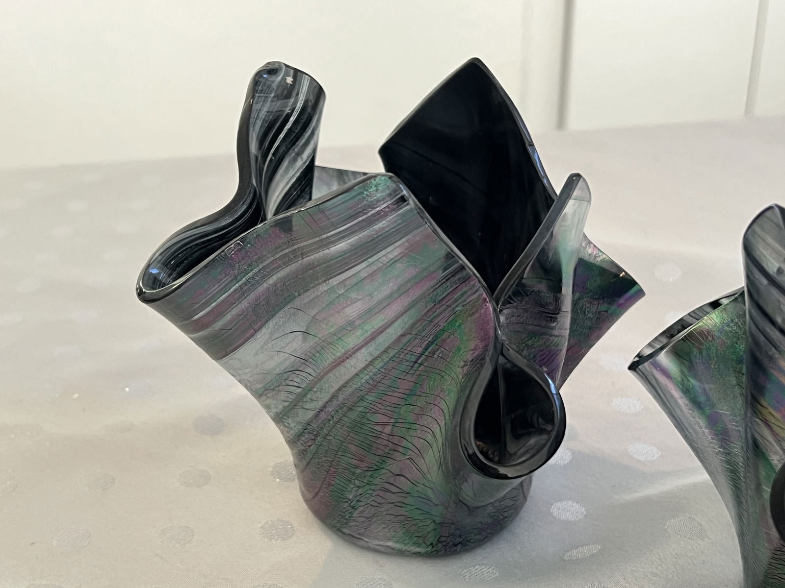 (2) Tony Serviente Art Glass Hankerchief Vases - 2