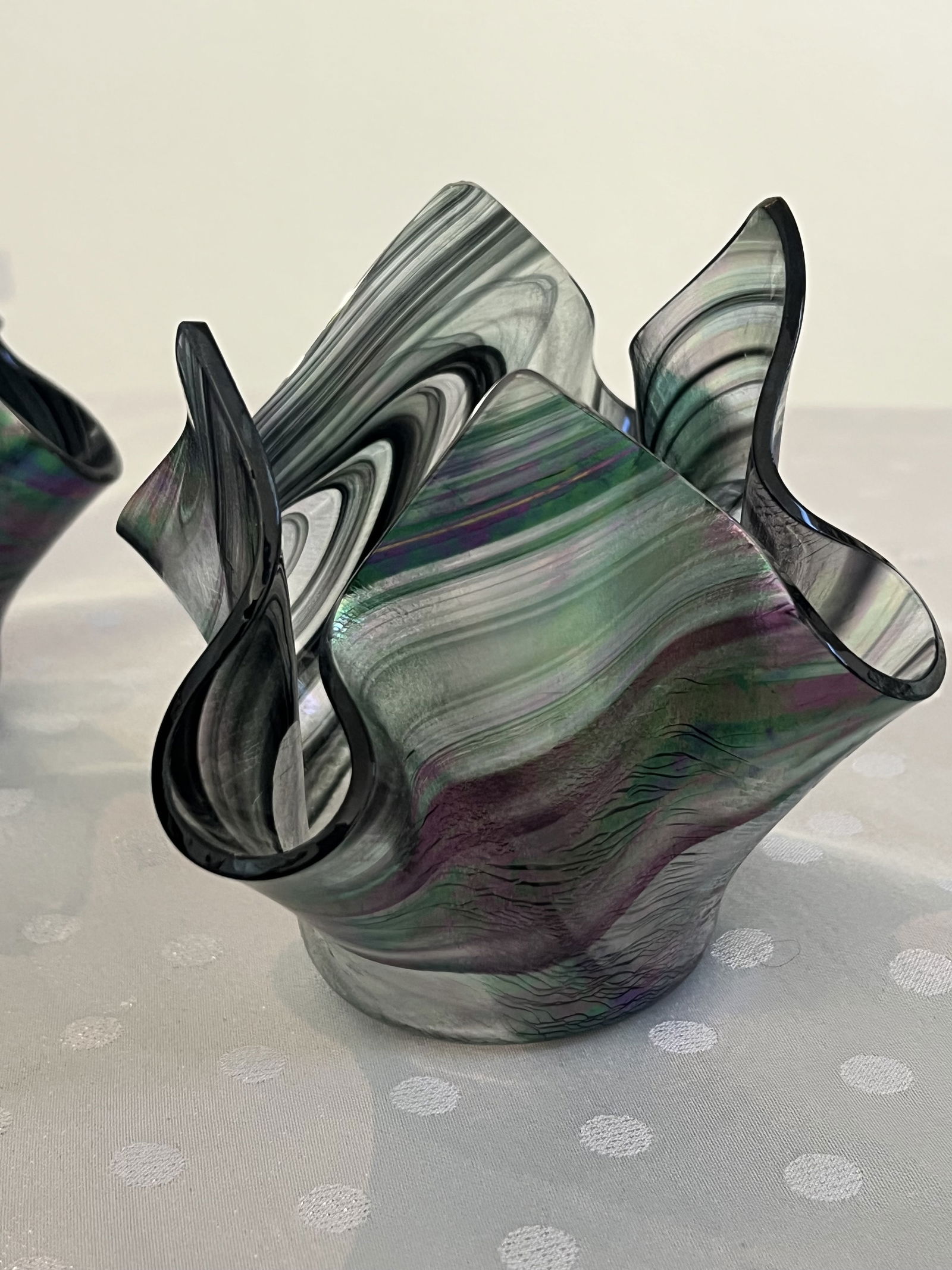 (2) Tony Serviente Art Glass Hankerchief Vases - 4