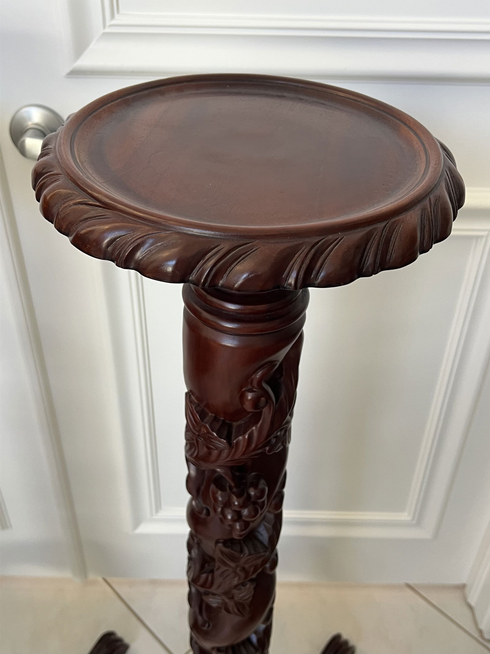 Pair of Fruitwood Vine Display Stands - 4