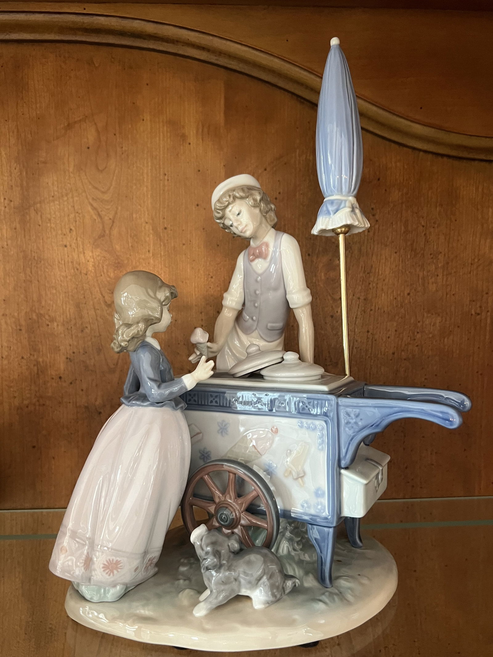 Lladro Ice Cream Vendor Figurine (1 of 5)