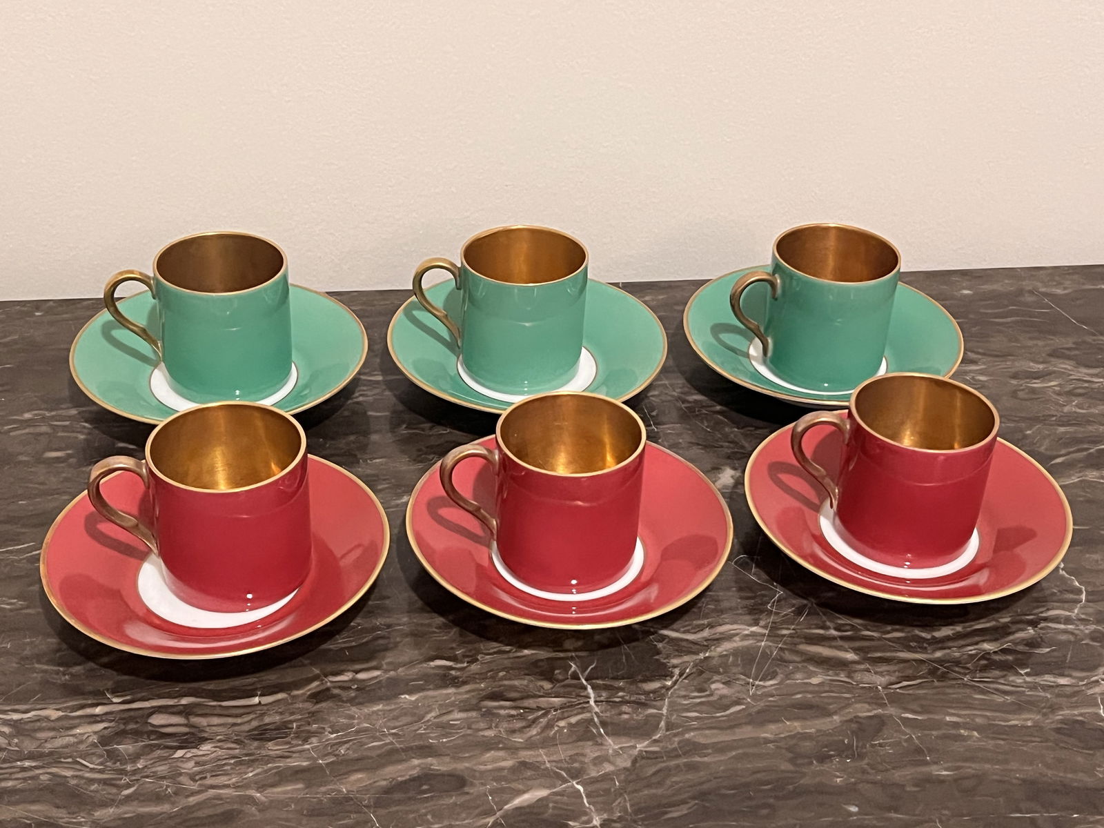 (6) Swiss Langenthal Suisse Demitasse Cups & Saucers: A set of 6 fine porcelain demitasse cups and saucers. Three wine color and three green with gold interiors. All with makers marks to bottom. Dimensions: Dia 4.5" Condition: Presenting well, no issue