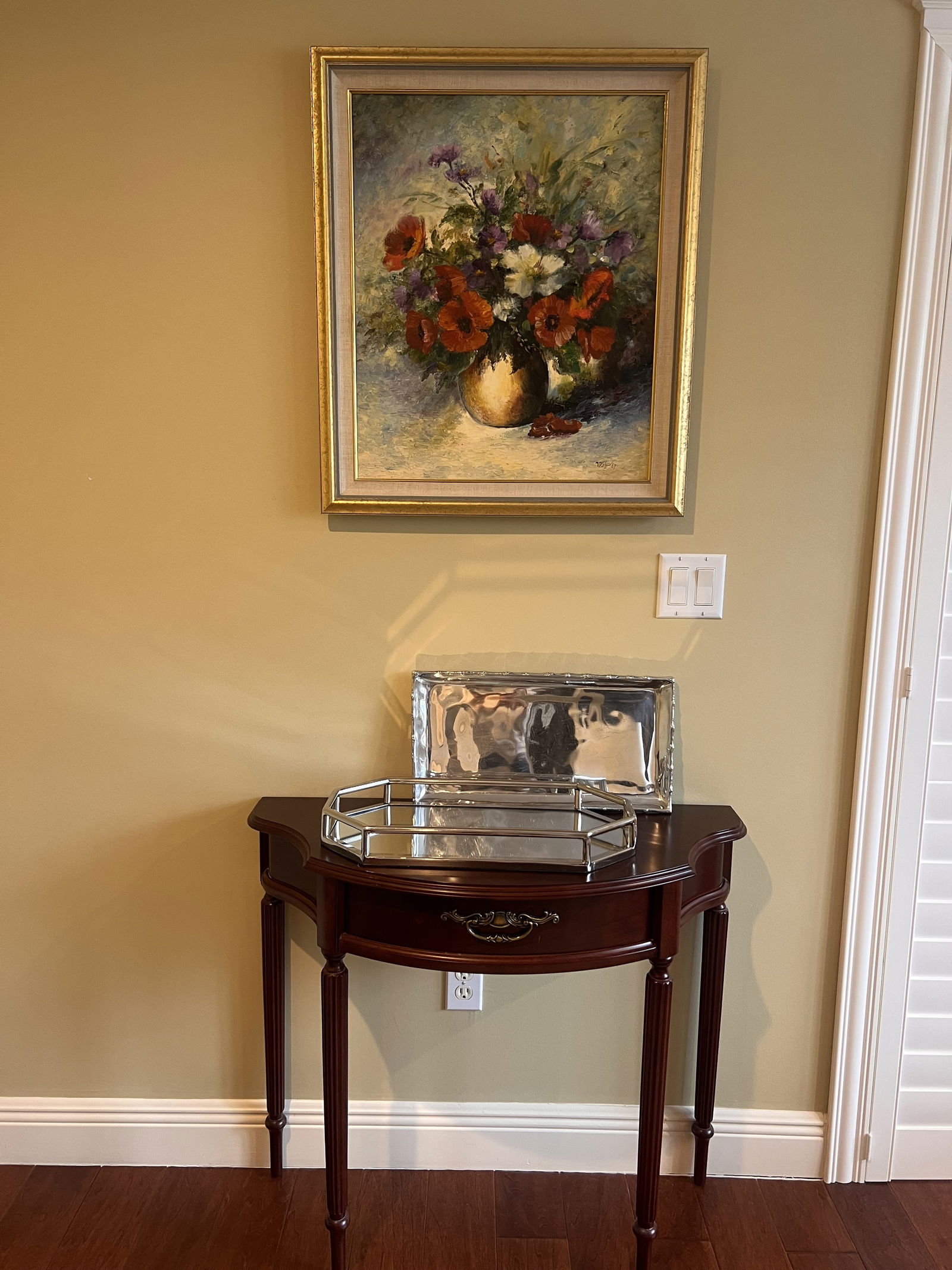 Vintage Floral Arrangement Oil on Canvas Painting: Impressionist style still life painting, in the style of Danish painter Carl Holger Fischer. Signed V Bush 87? lower right. Nicely framed in gold and linen frame. Dimensions: Frame: H 29" x W 24.5" Co