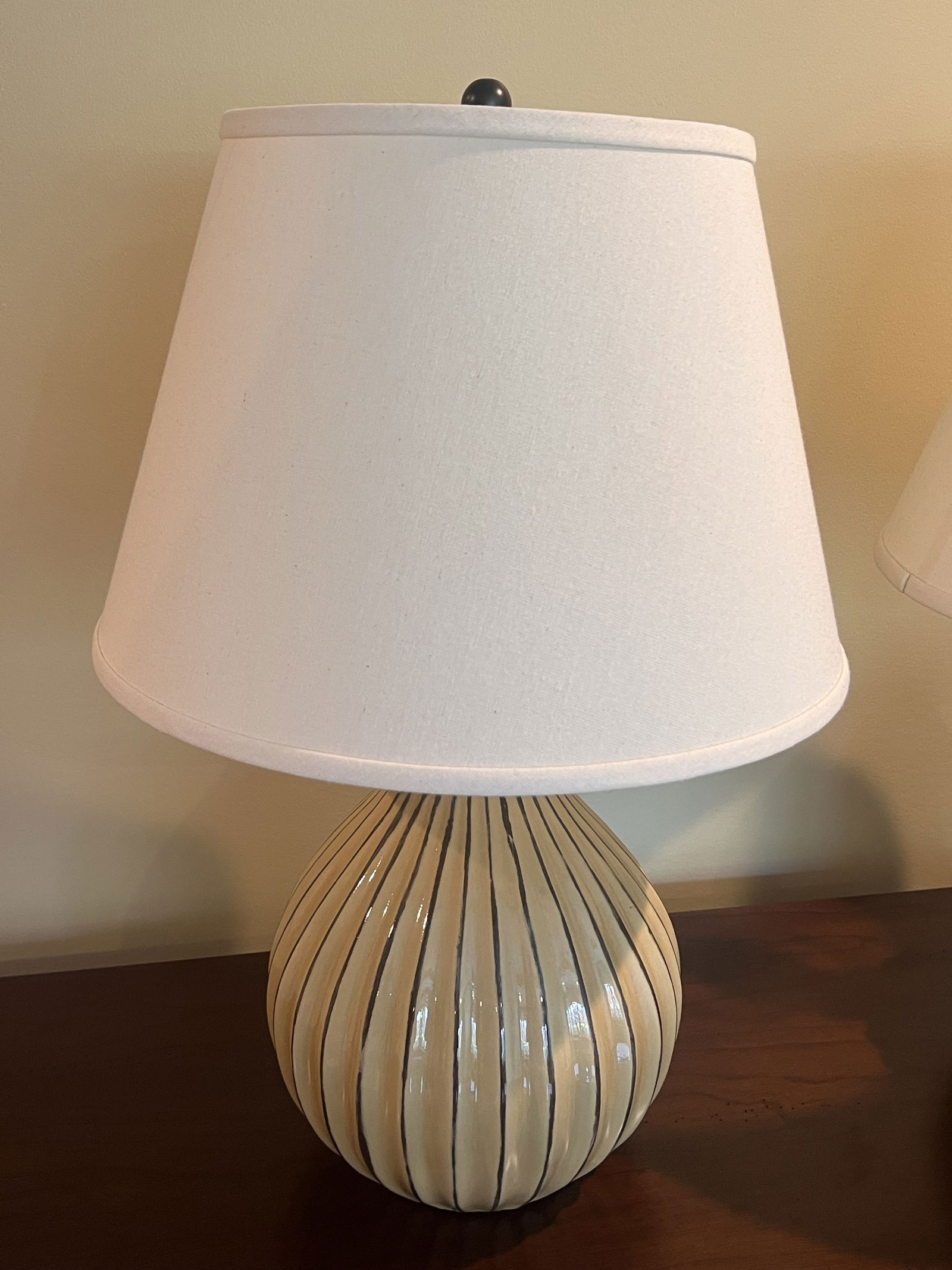 Pair of Ribbed Ceramic Table Lamps Natural Tones - 3