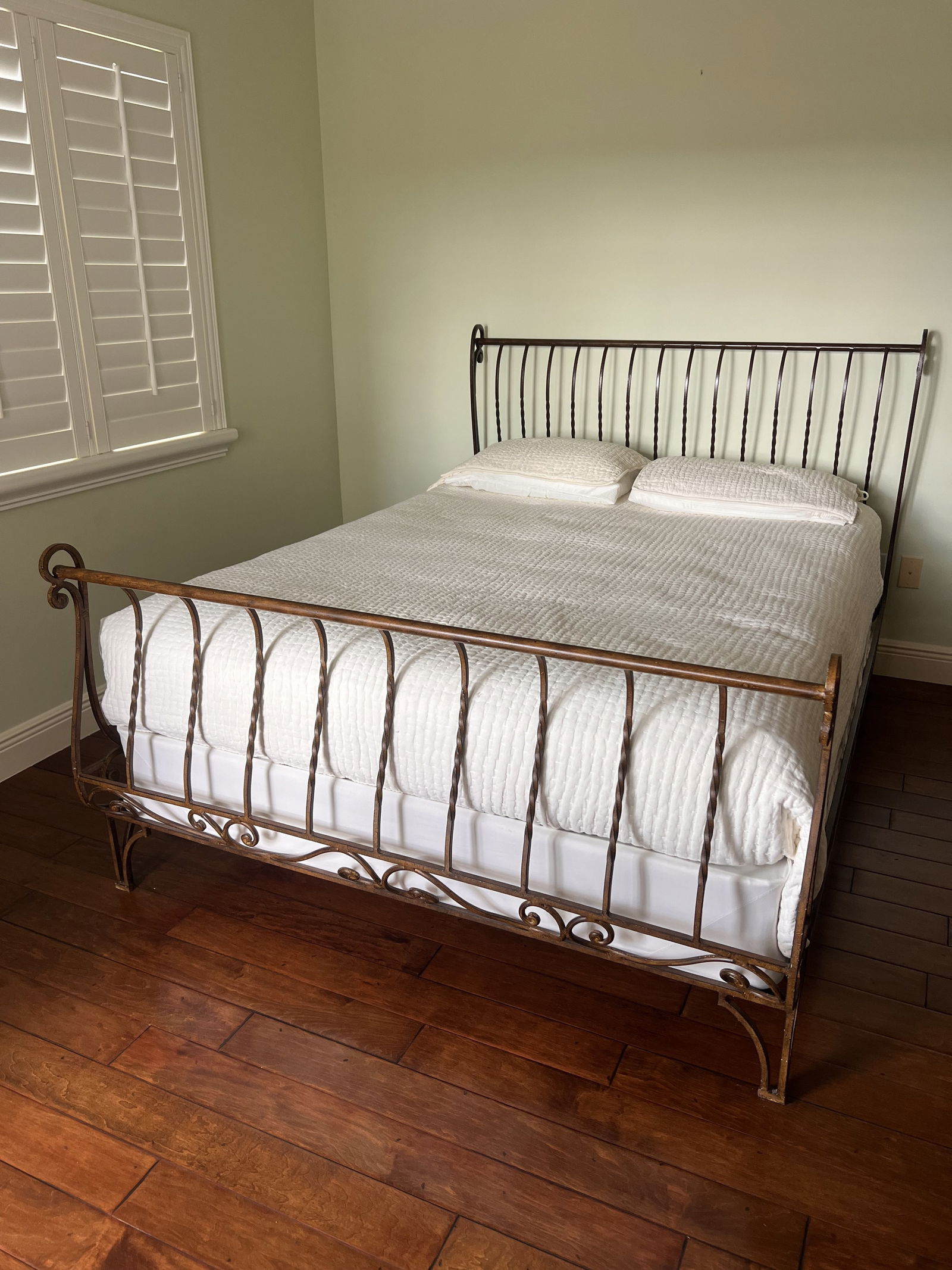 Queen Size Wrought Iron Bed Frame (1 of 8)