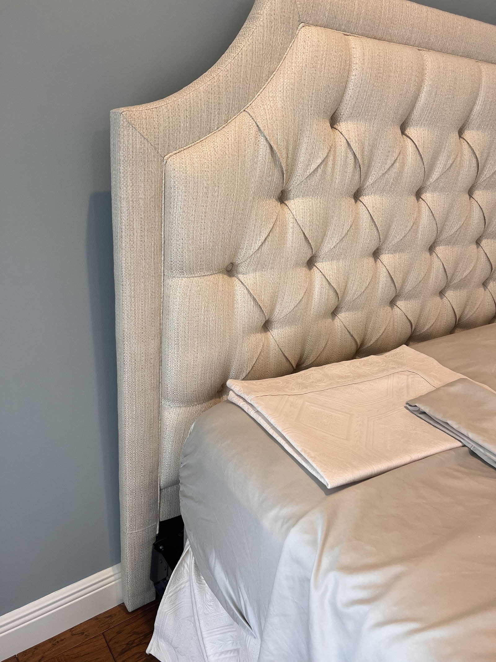 Ethan Allen Custom Upholstered King Bed - 10